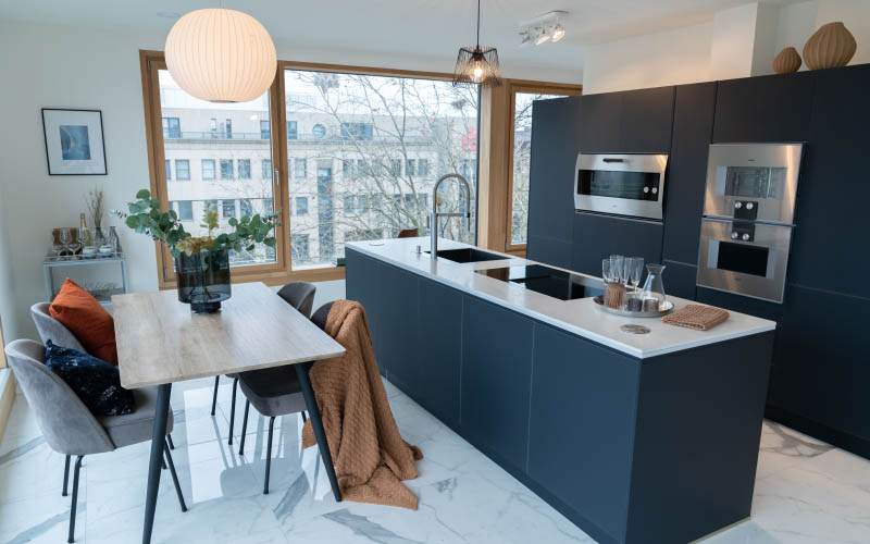 gambar dapur mewah dan modern warna hitam