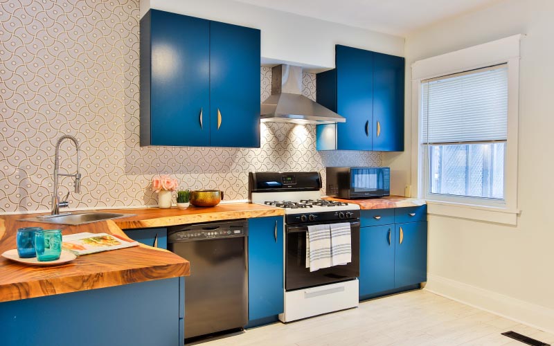 inspirasi dapur minimalis modern biru gelap